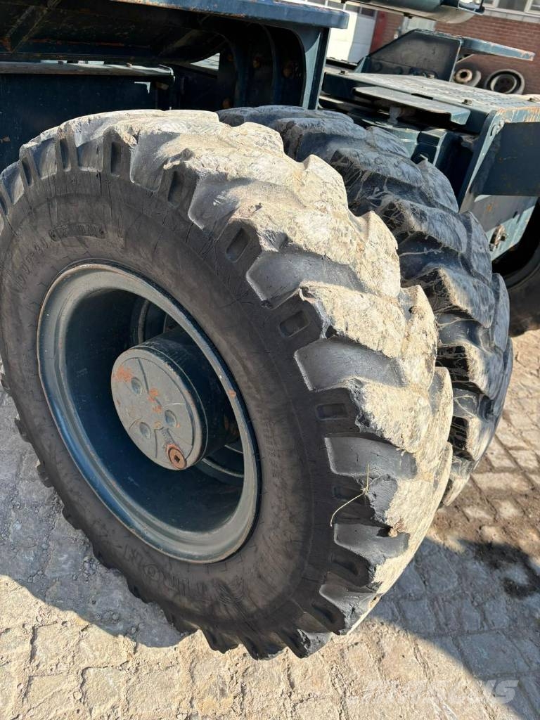 Hyundai HW 140 Excavadoras de ruedas