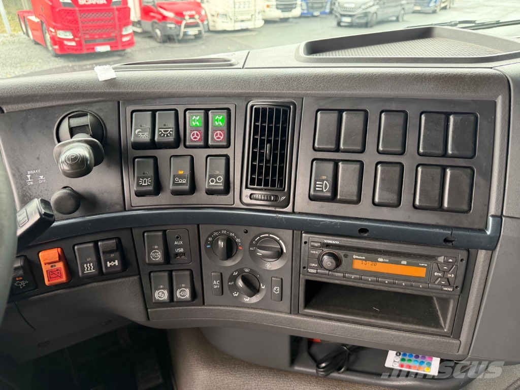 Volvo FH13 460 8x2*6 アームロール