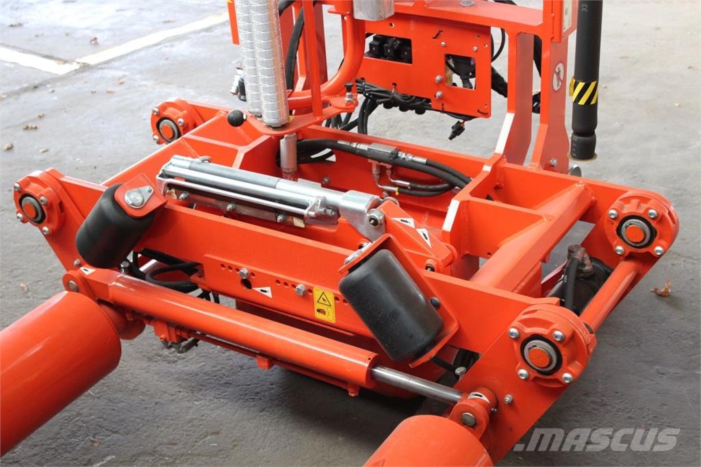 Kverneland Kubota WR 1250 S II مغلفات