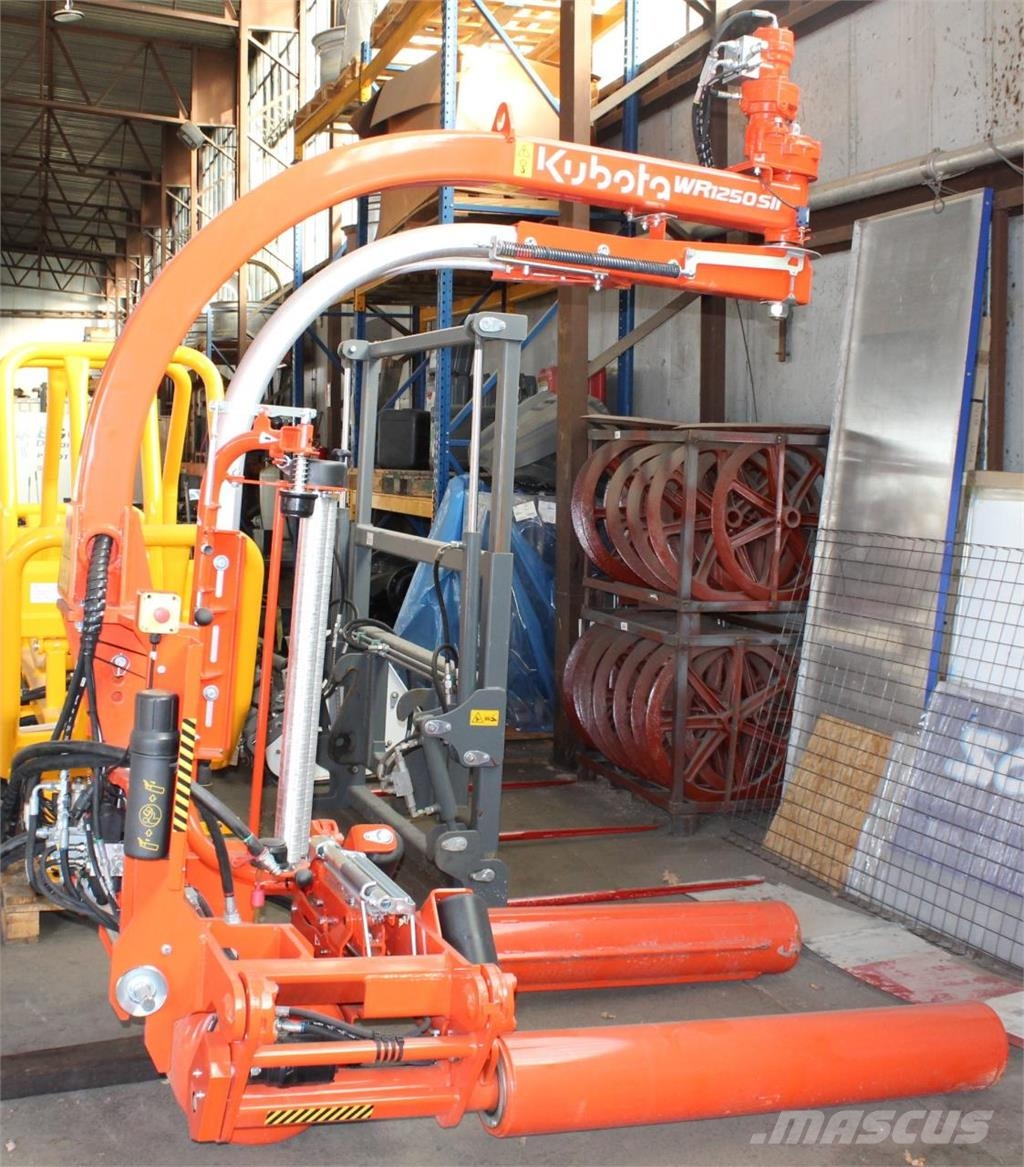 Kverneland Kubota WR 1250 S II مغلفات