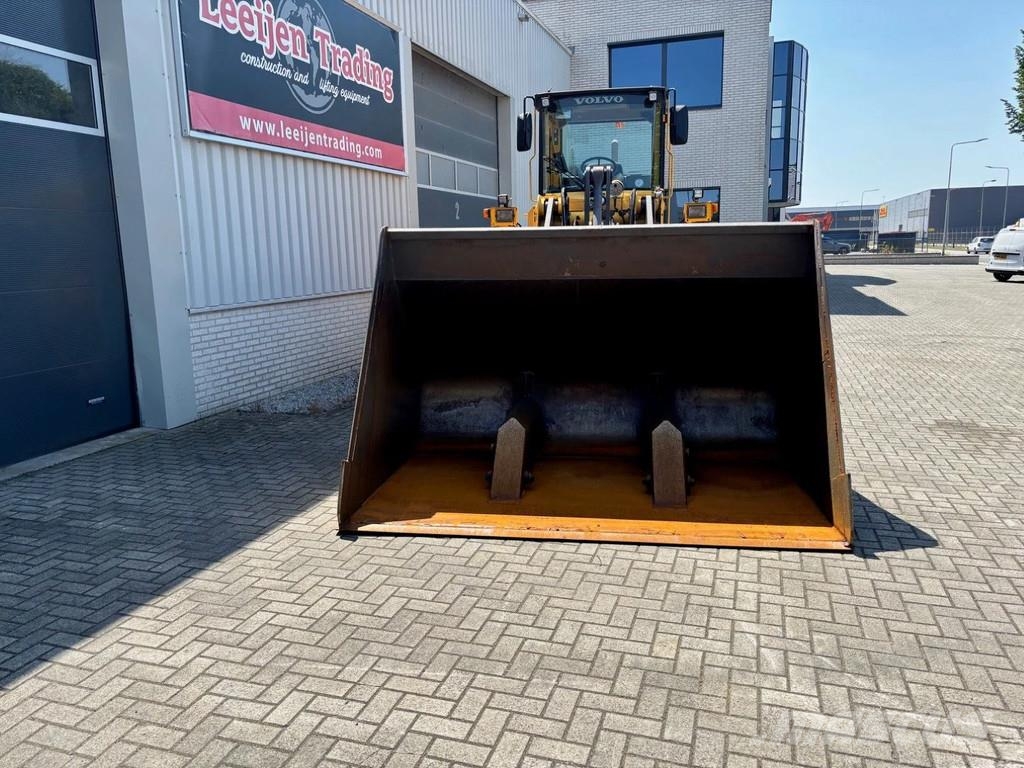 Volvo L90C wheelloader, RESERVED/RESERVIERT/GERESERVEERD لوادر بعجل