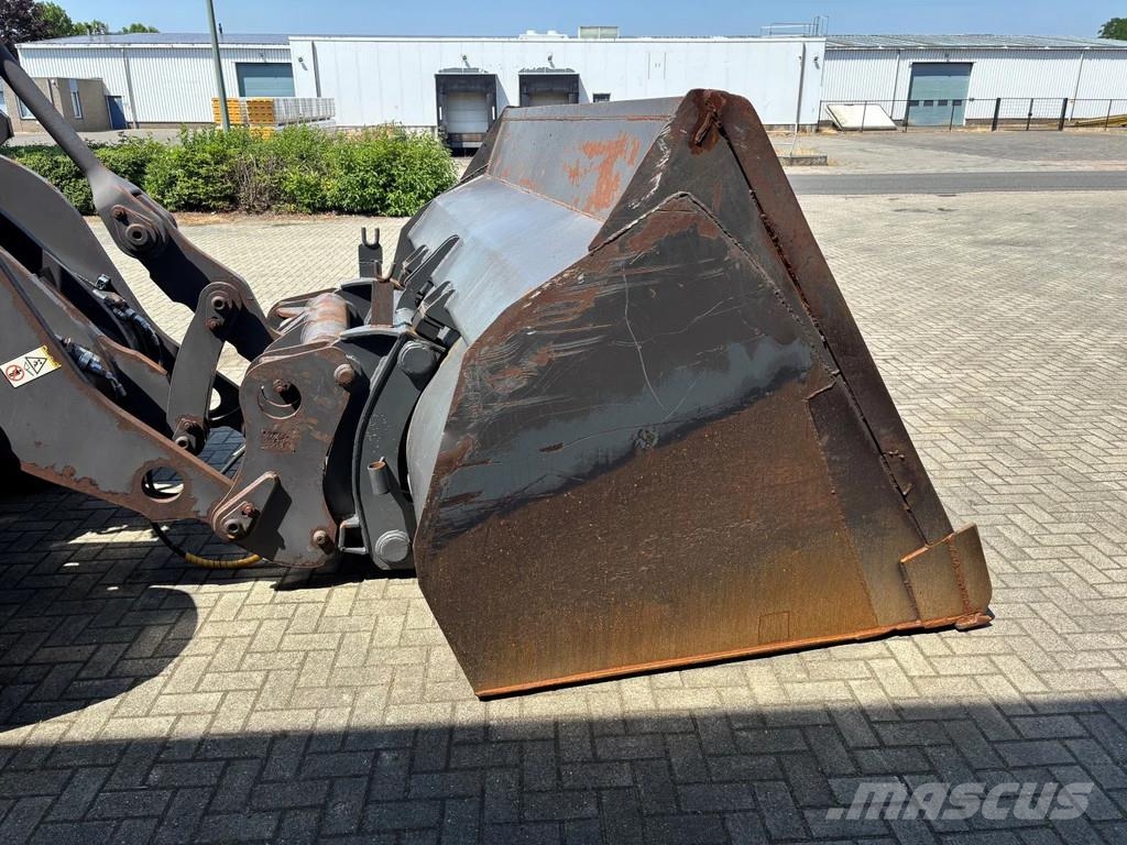 Volvo L90C wheelloader, RESERVED/RESERVIERT/GERESERVEERD لوادر بعجل