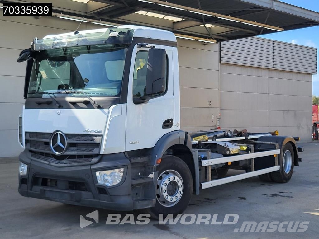Mercedes-Benz Antos 1830 4X2 Palfinger T15-31 MPA Hooklift Autom Vrachtwagen met containersysteem