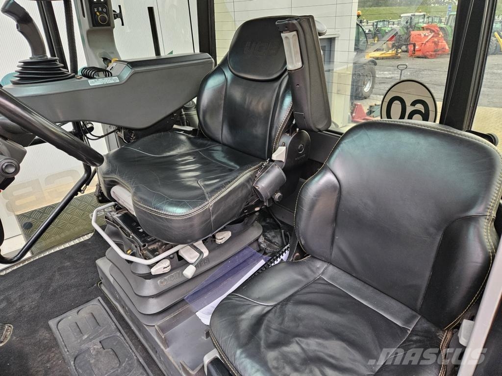 JCB Fastrac 4220 ماكينات زراعية - غير ذلك