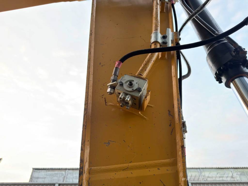 CAT 330F LN Kāpurķēžu ekskavatori