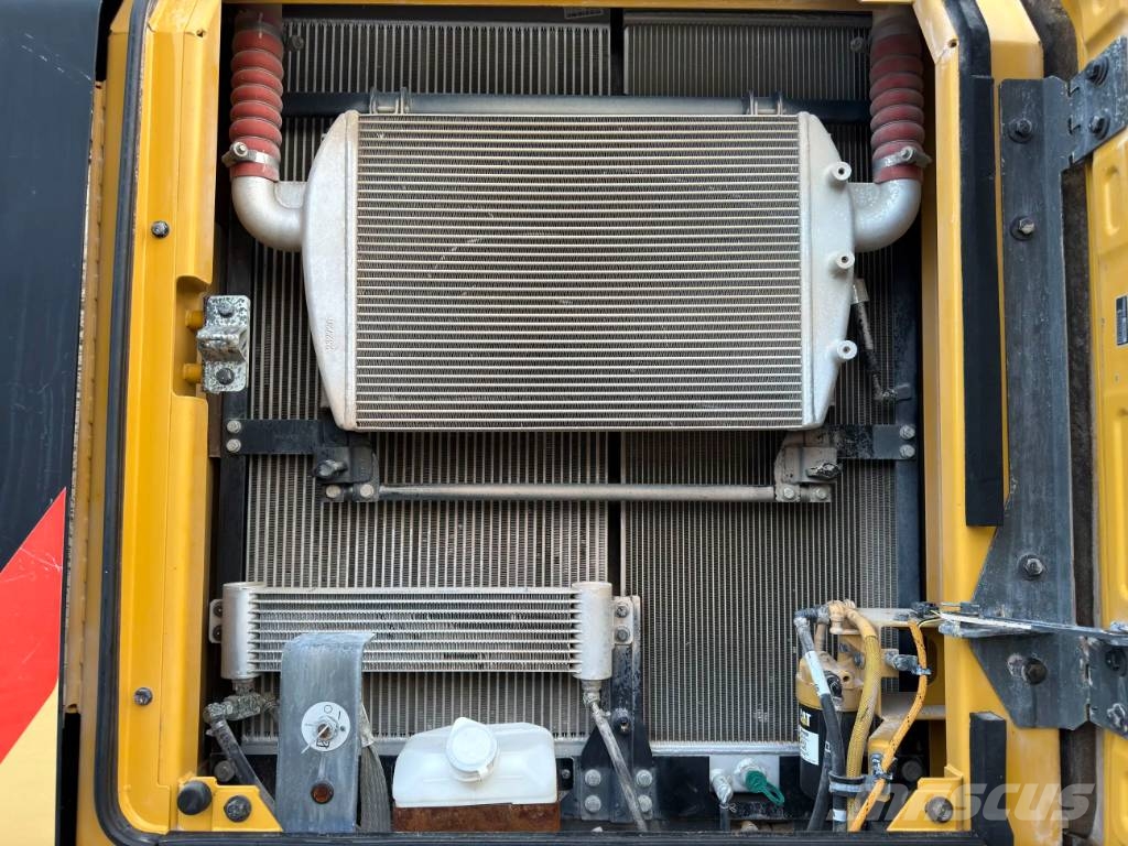 CAT 330F LN Kāpurķēžu ekskavatori
