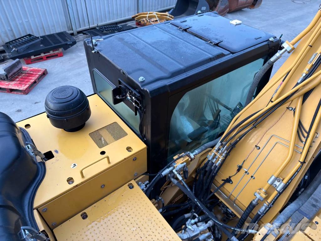 CAT 330F LN Kāpurķēžu ekskavatori