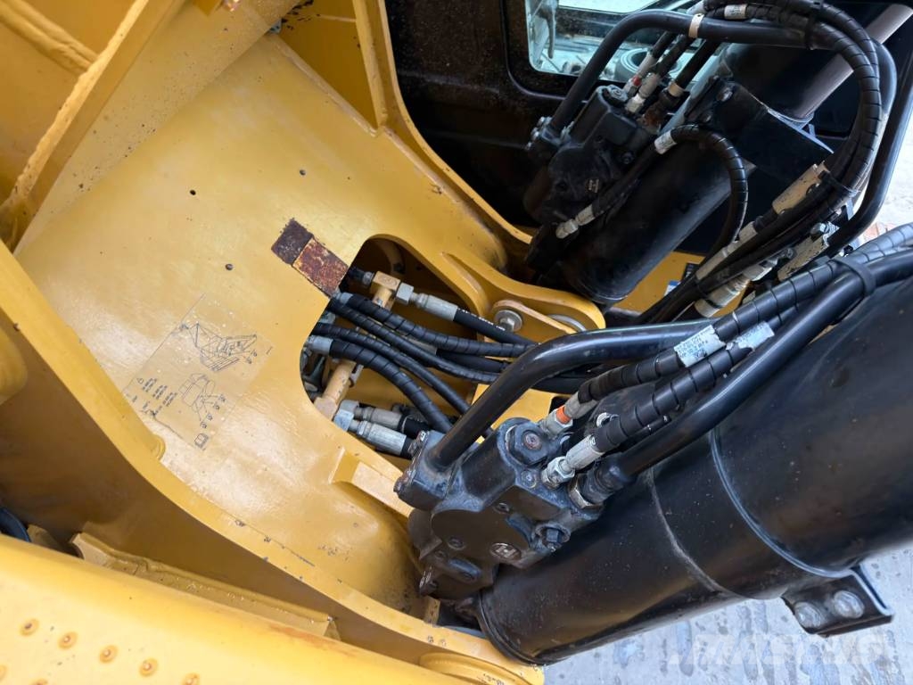 CAT 330F LN Kāpurķēžu ekskavatori