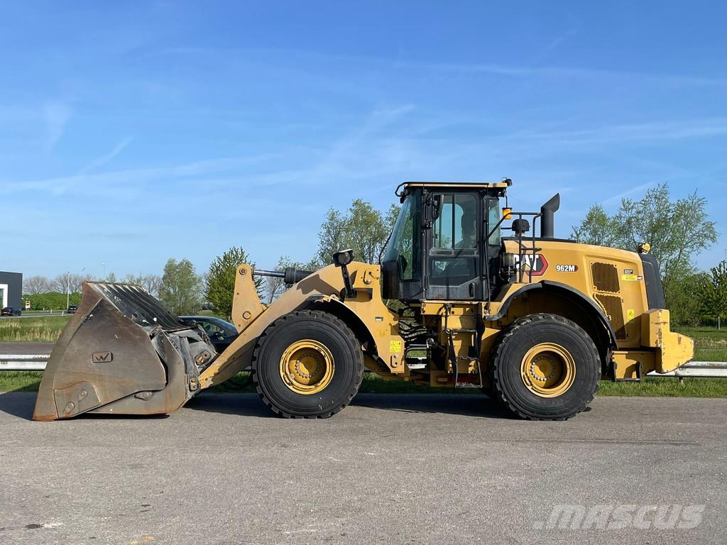 CAT 962M لوادر بعجل