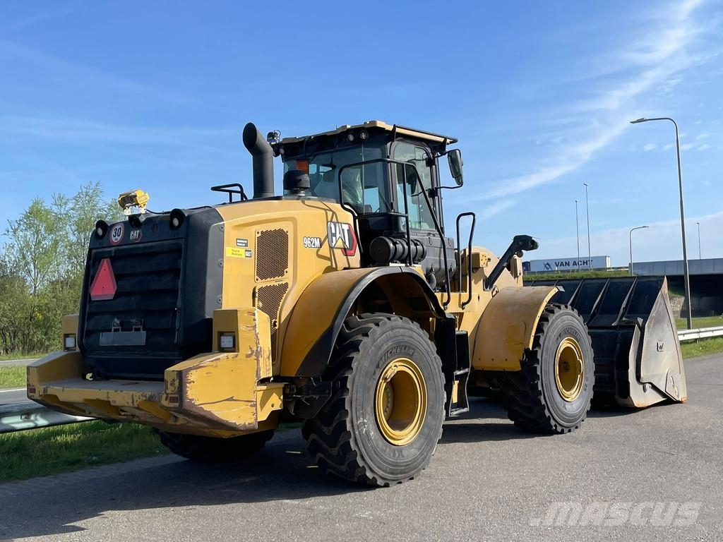 CAT 962M لوادر بعجل