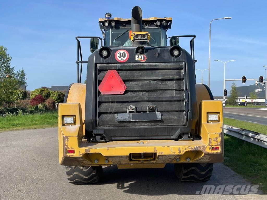 CAT 962M لوادر بعجل