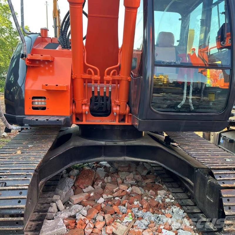 Hitachi ZX 135 Raupenbagger
