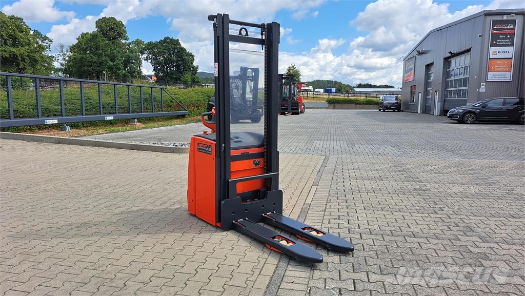 Linde L16i Самохідні електроштабелери