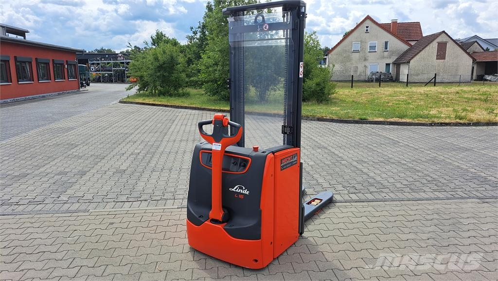 Linde L16i Самохідні електроштабелери