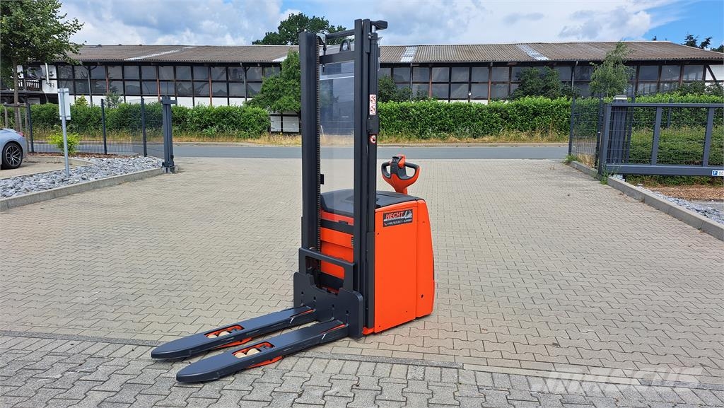 Linde L16i Самохідні електроштабелери