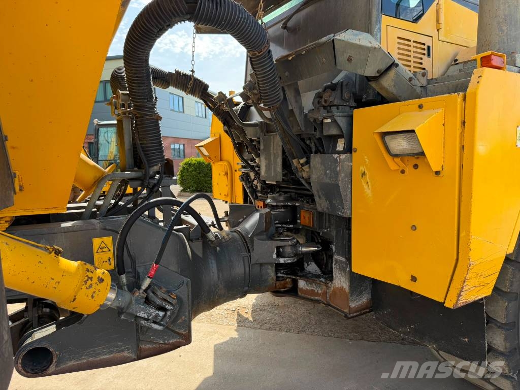 Komatsu HM 300-2 ساحبات مفصلية