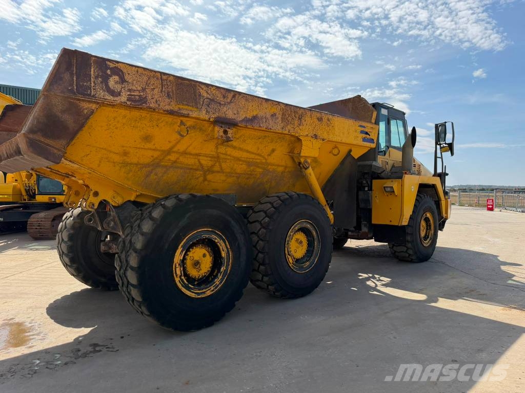 Komatsu HM 300-2 ساحبات مفصلية