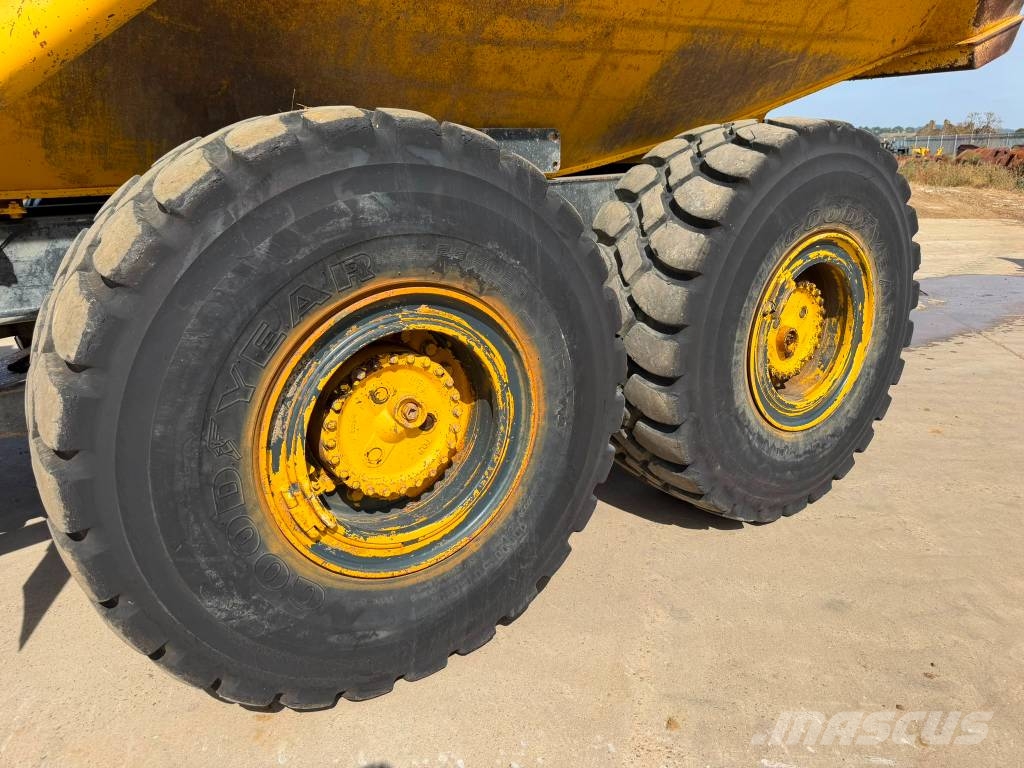 Komatsu HM 300-2 ساحبات مفصلية