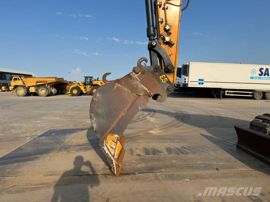 Hyundai HX145LCR Excavadoras sobre orugas