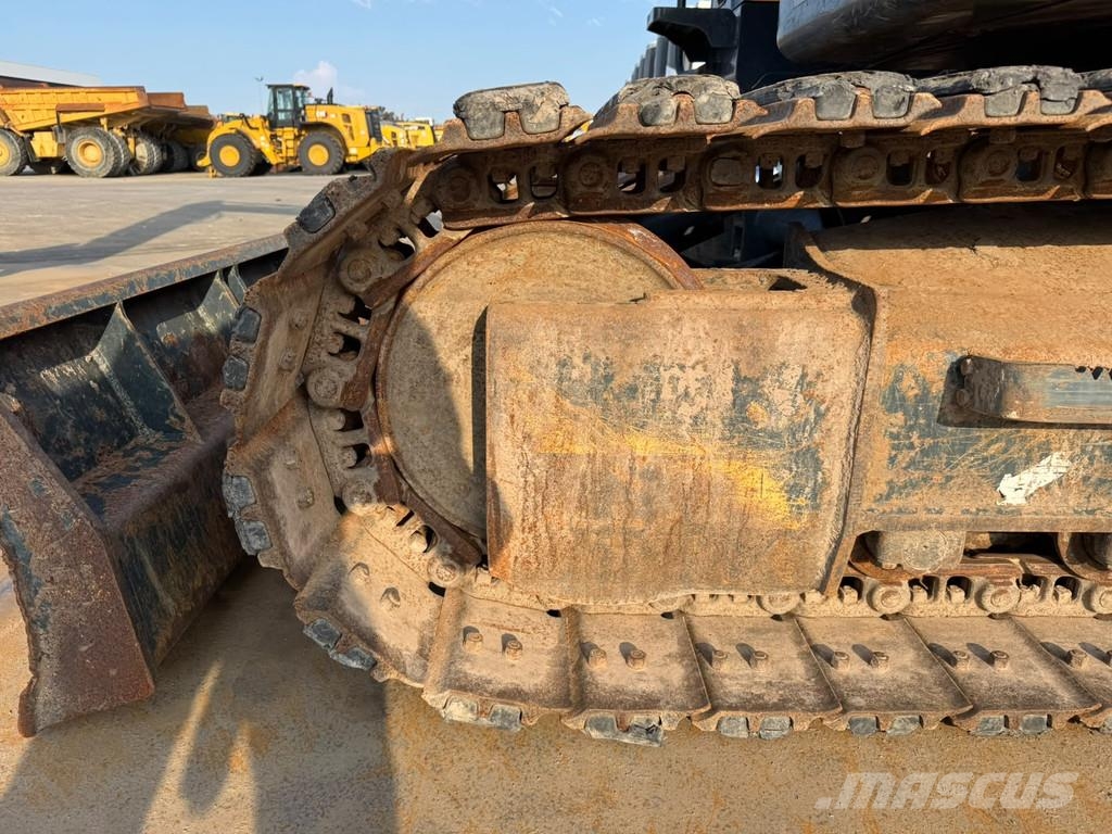 Hyundai HX145LCR Excavadoras sobre orugas