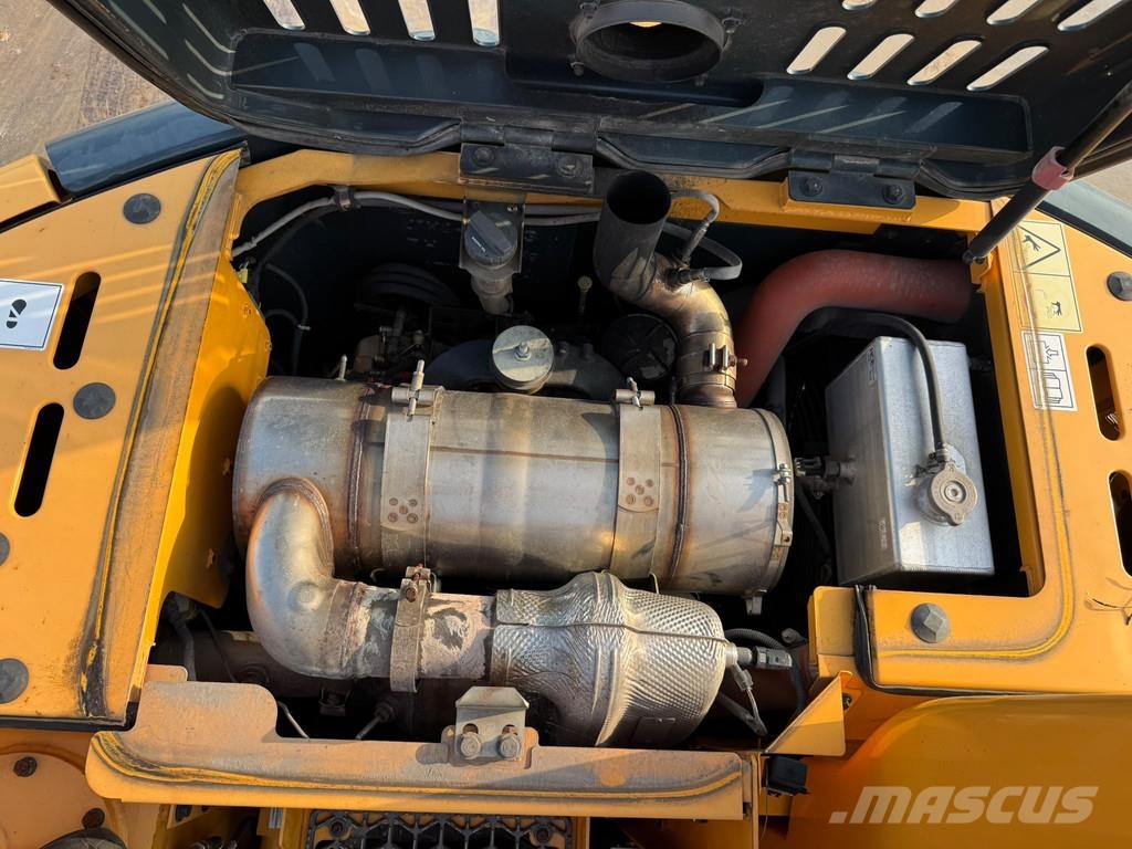 Hyundai HX145LCR Excavadoras sobre orugas