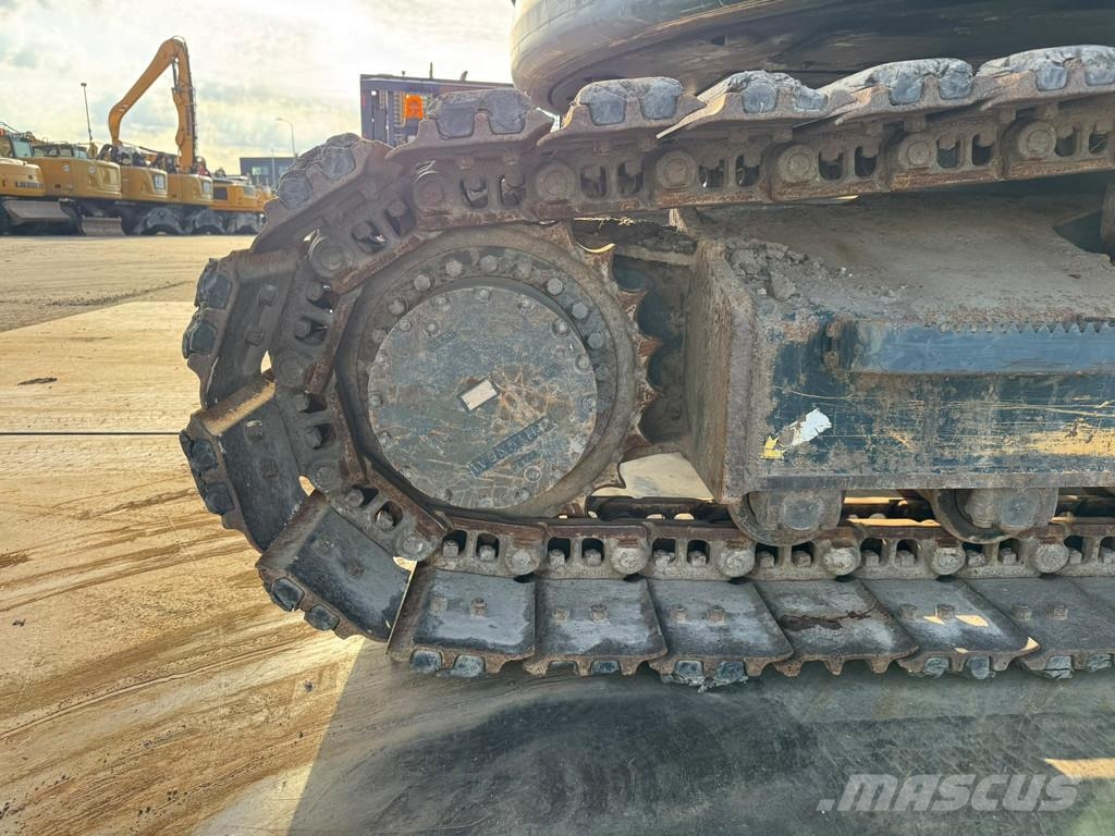 Hyundai HX145LCR Excavadoras sobre orugas