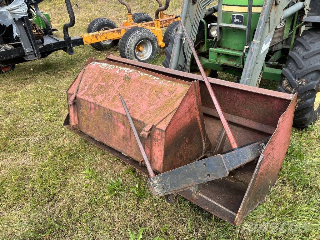 John Deere 2140 الجرارات