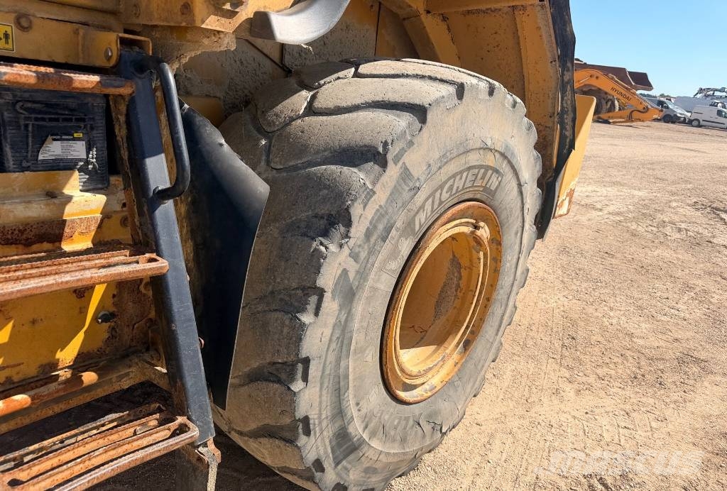 CAT 972 K Колесни товарачи