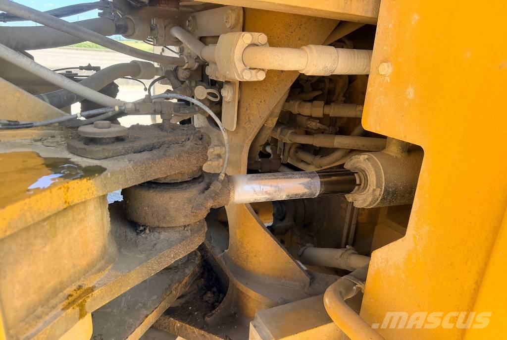 CAT 972 K Колесни товарачи
