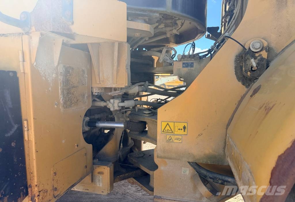 CAT 972 K Колесни товарачи