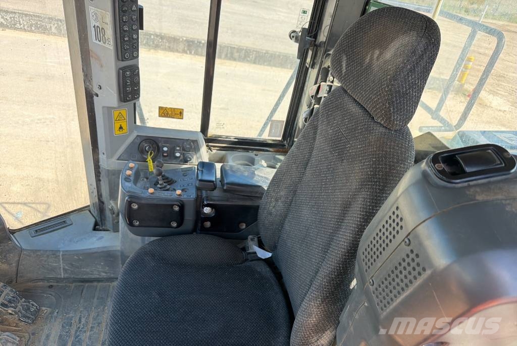 CAT 972 K Колесни товарачи