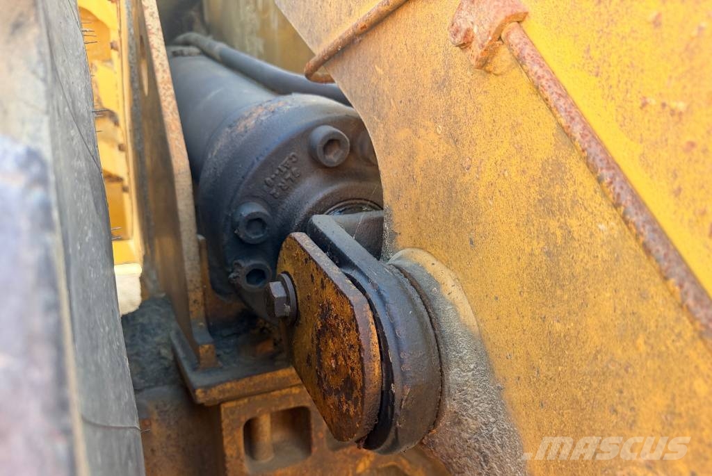 CAT 972 K Колесни товарачи