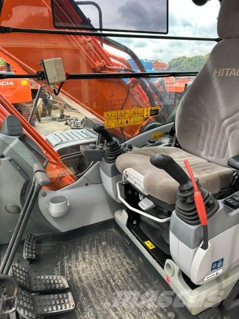 Hitachi ZX 210 LC-5B حفارات زحافة