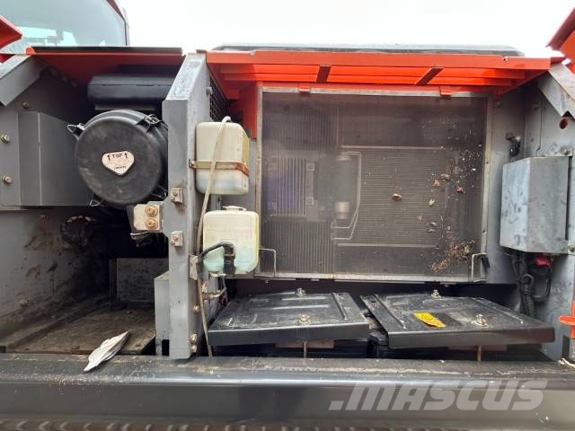 Hitachi ZX 210 LC-5B حفارات زحافة