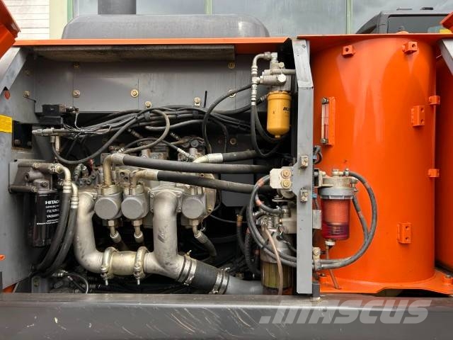 Hitachi ZX 210 LC-5B حفارات زحافة