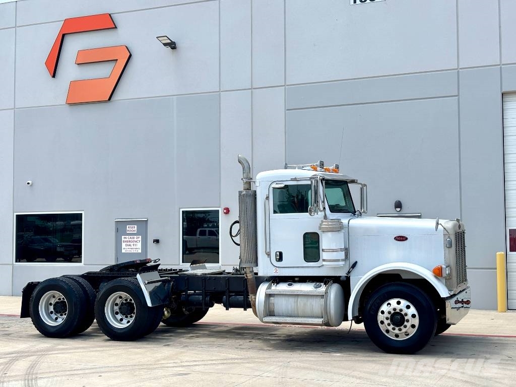 ピータービルト 379 ウィズ　トライアクスル・タンクトレーラー ピータービルト 379 アメリカをトラックメーカー「ピータービルト」の