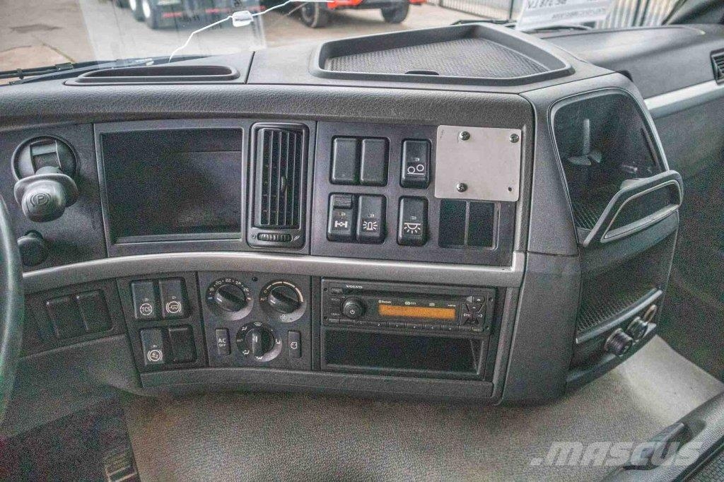 Volvo FM 330+10 pneus/tires-intarder Camiones de caja de lona