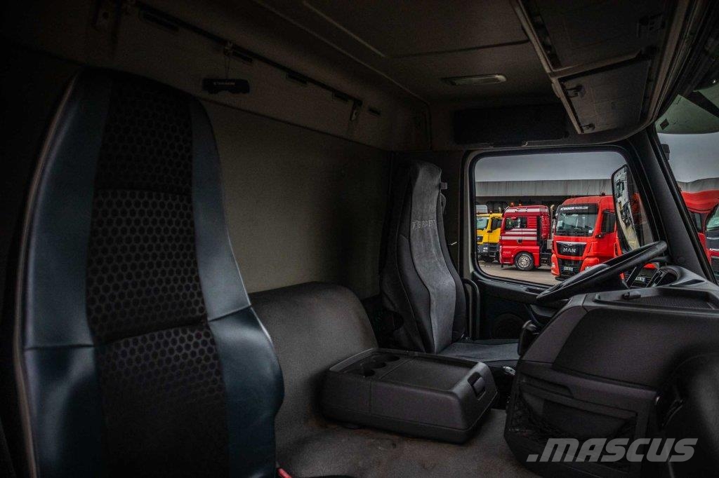 Volvo FM 330+10 pneus/tires-intarder Camiones de caja de lona