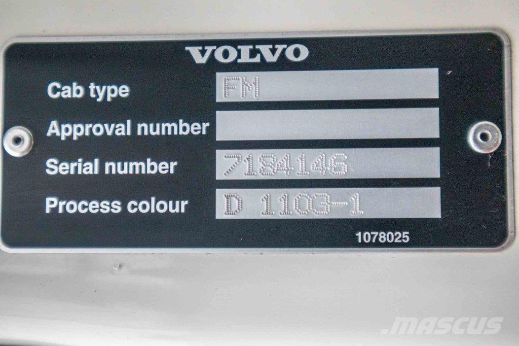 Volvo FM 330+10 pneus/tires-intarder Camiones de caja de lona