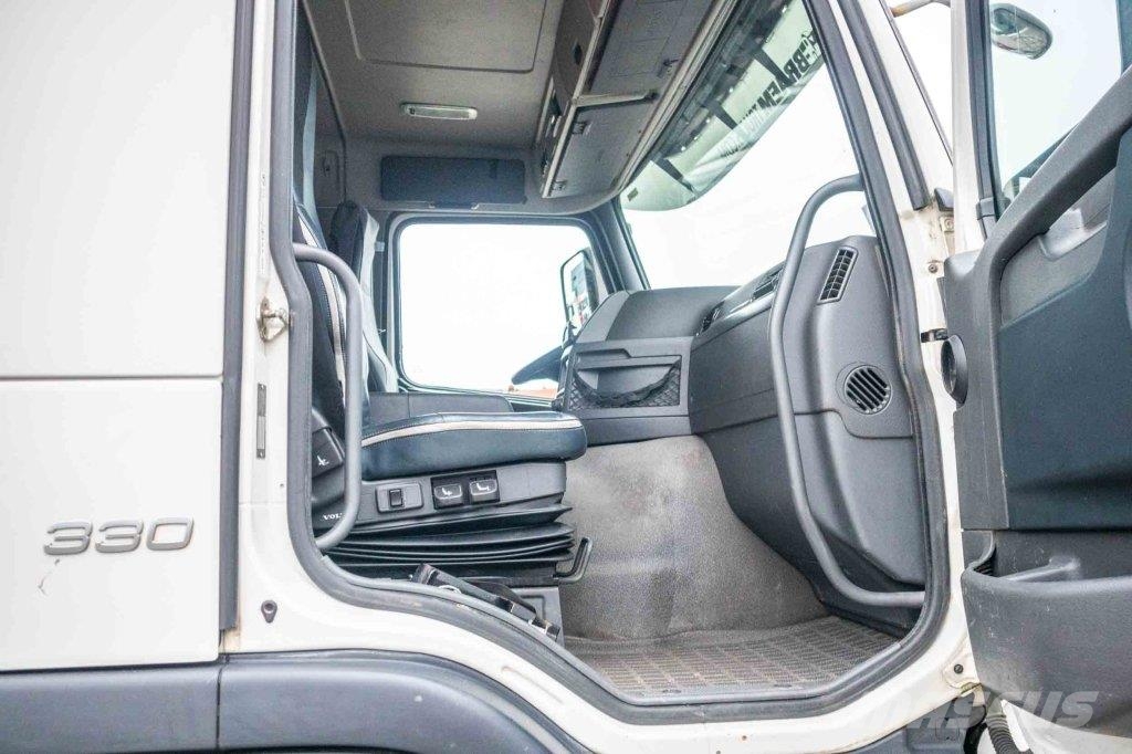 Volvo FM 330+10 pneus/tires-intarder Camiones de caja de lona