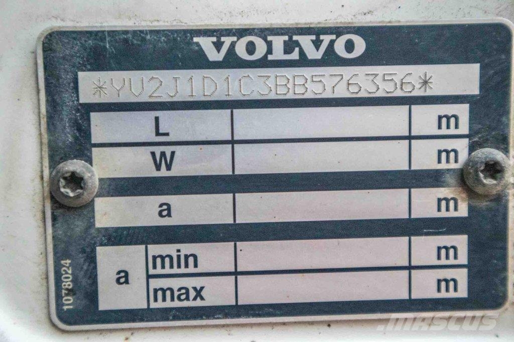 Volvo FM 330+10 pneus/tires-intarder Camiones de caja de lona