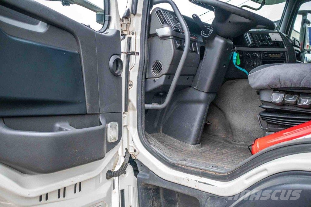Volvo FM 330+10 pneus/tires-intarder Camiones de caja de lona