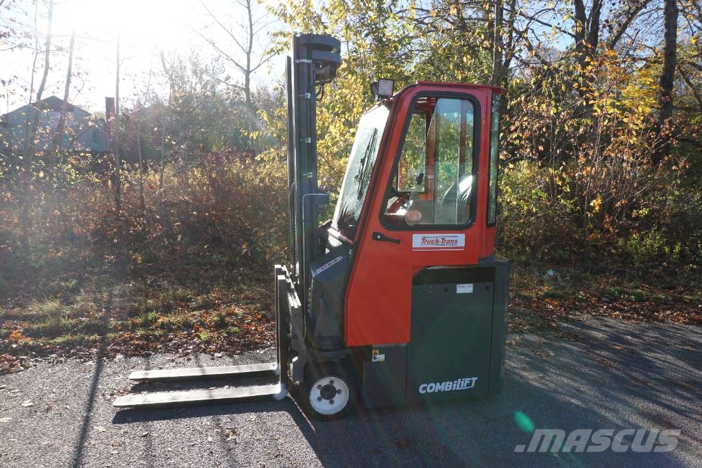 Combilift CBE3000 Viljuškari sa 4-stranskim dohvatom