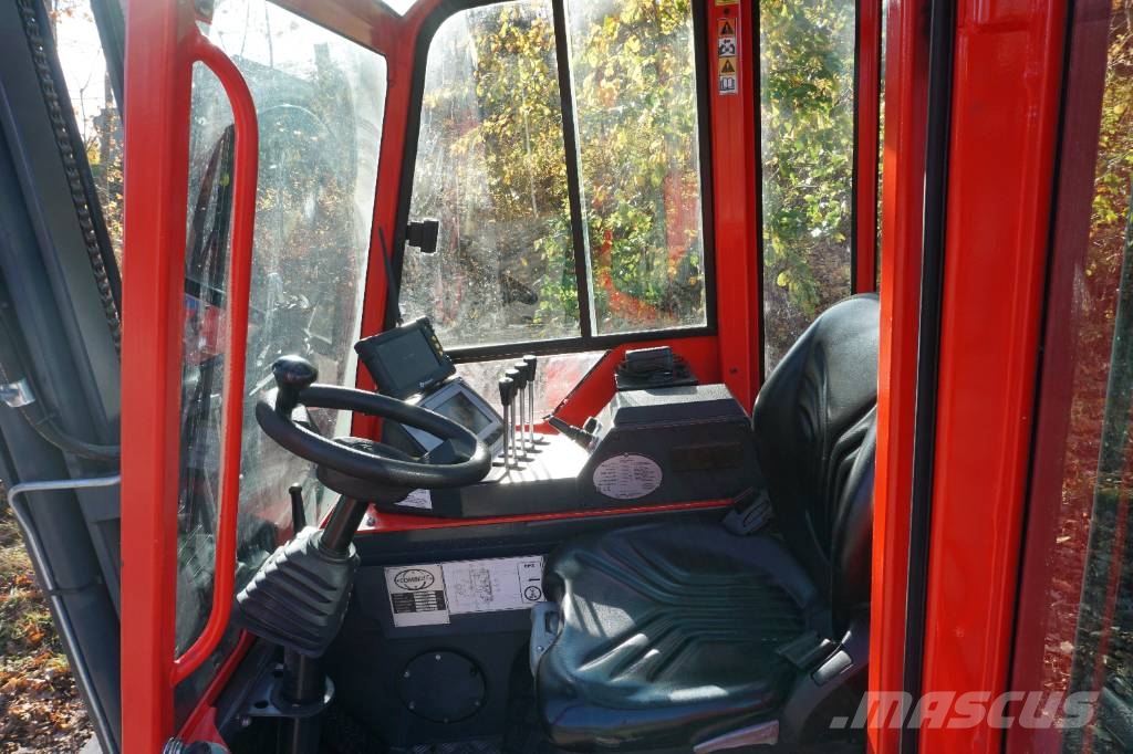 Combilift CBE3000 Viljuškari sa 4-stranskim dohvatom