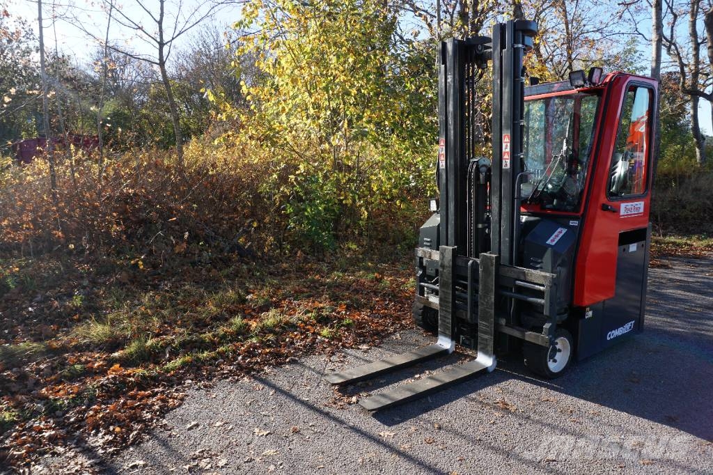 Combilift CBE3000 Viljuškari sa 4-stranskim dohvatom