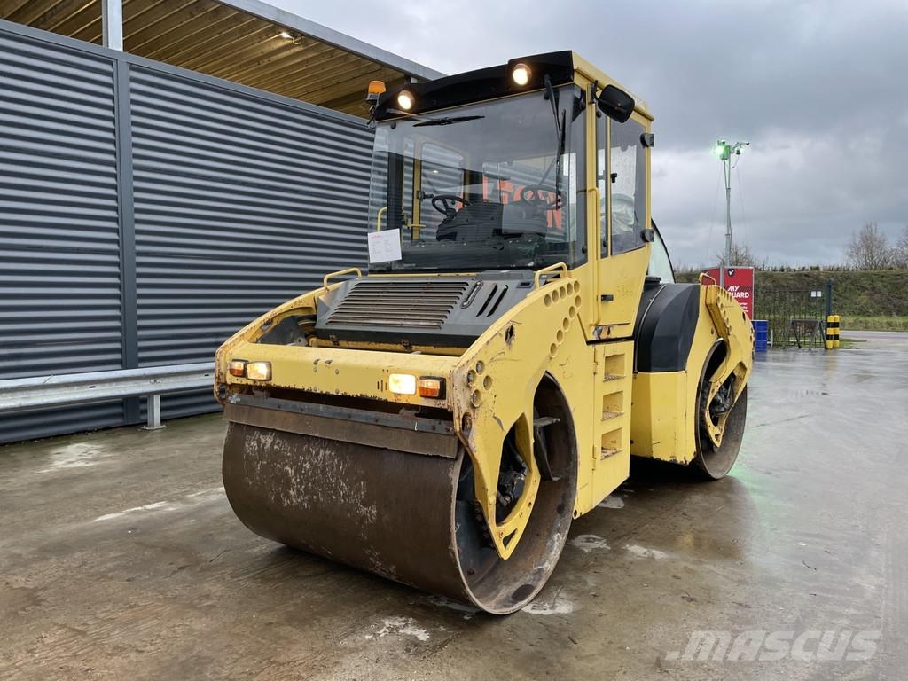 Bomag BW 161 AD-4 مداحل ثنائية الاسطوانة