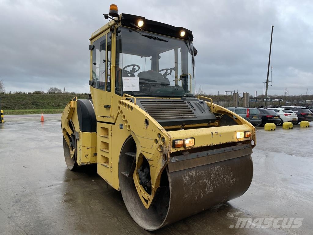 Bomag BW 161 AD-4 مداحل ثنائية الاسطوانة