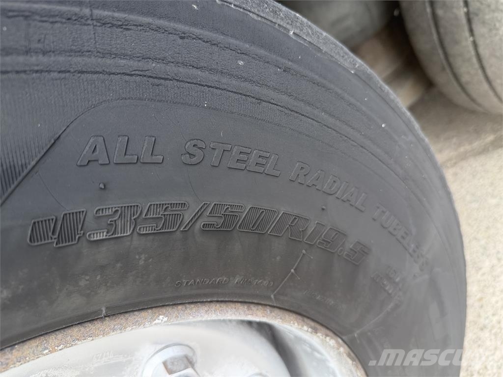 Kögel Iný model VIN 654 篷布半拖車