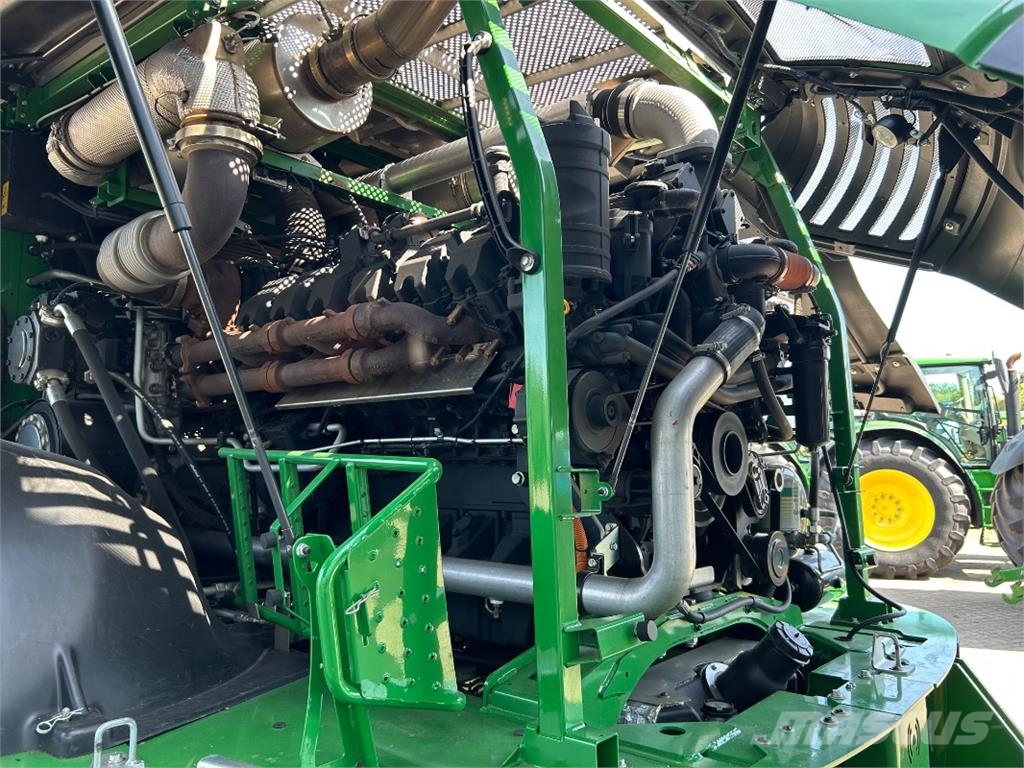 John Deere 9900 حصادات الأعلاف