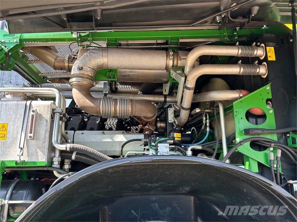 John Deere 9900 حصادات الأعلاف